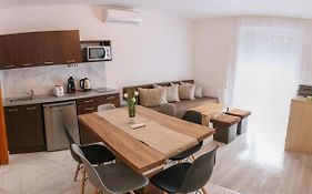 Familia Apartmanhaz